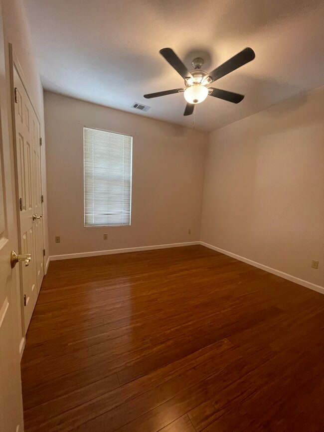 Building Photo - 6 Hollycrest Blvd