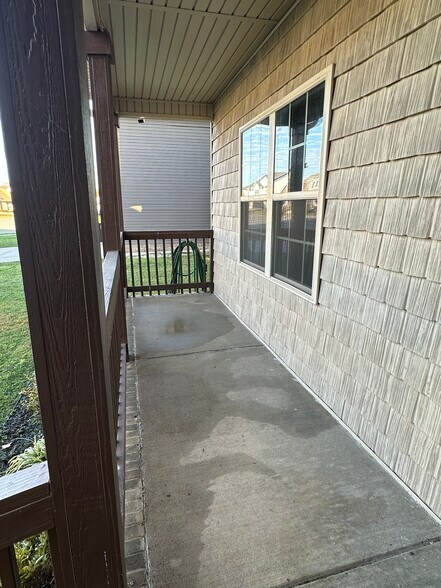Building Photo - 1124 Eagles View Dr