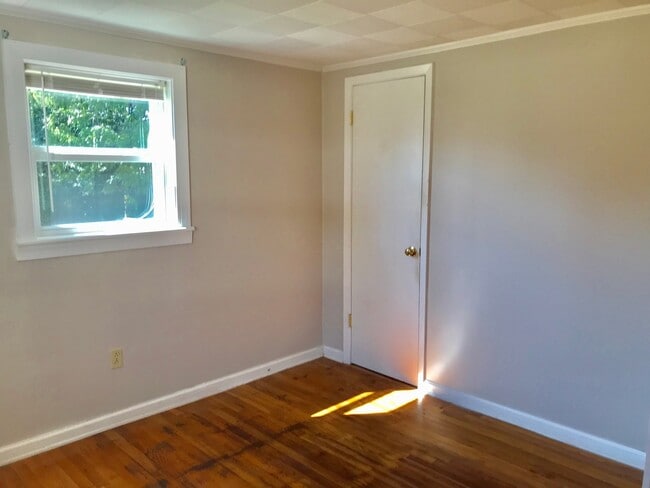 Building Photo - 905 4th St