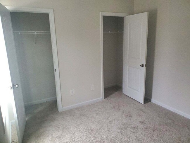 Building Photo - Great Townhome!