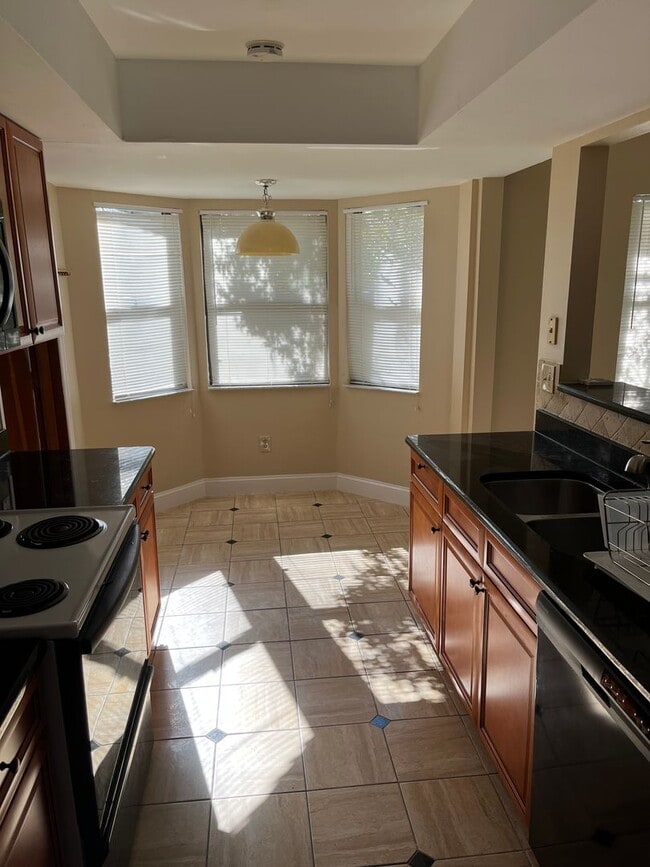 Building Photo - Spacious 3/3 home in Highlands