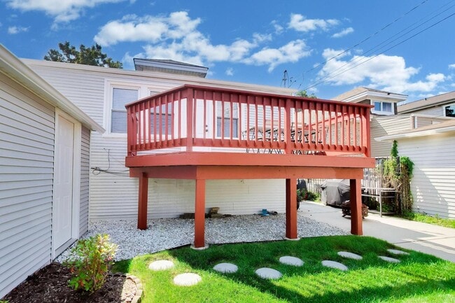 Building Photo - 7922 W Elmgrove Dr