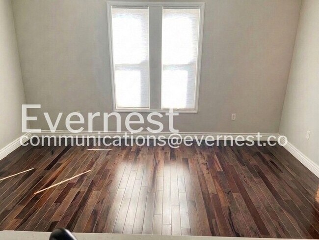 Building Photo - 112 Hanford St