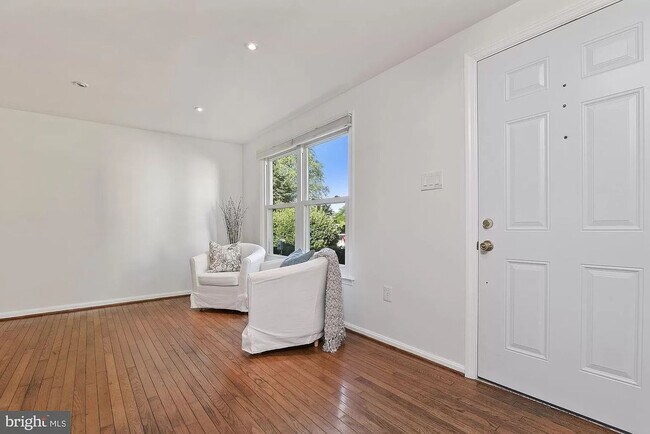 Building Photo - 10606 Tuppence Ct
