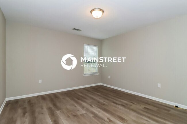 Building Photo - 4 Bedroom Pet-Friendly Home in Dallas, NC with Main Street Renewal
