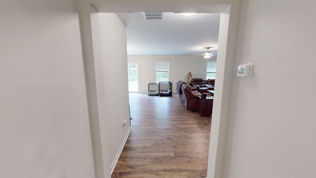 Building Photo - Pet Friendly 2023 Build in Convenient Location!