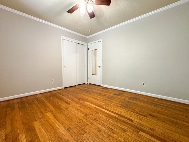 Building Photo - 6402 Fenwick Pl