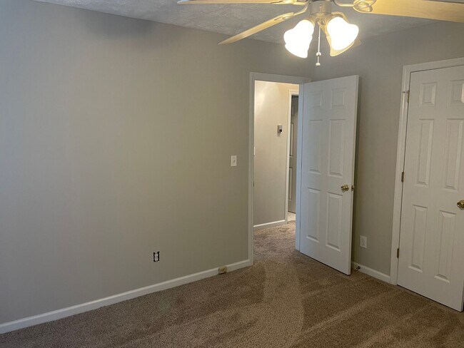 Building Photo - 4 Bedroom Ranch near Fort Bragg