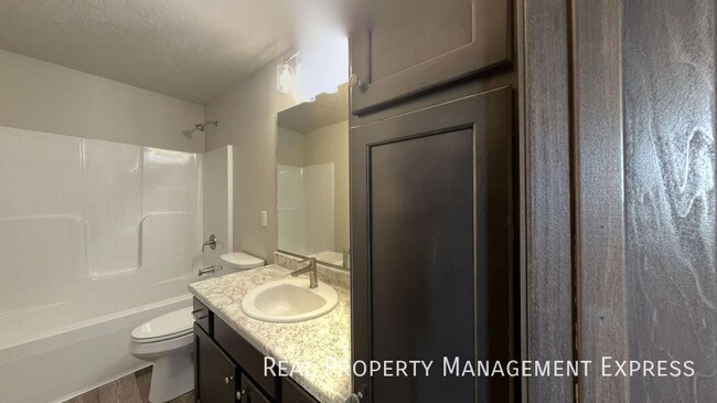 Building Photo - 5911 S Whisper Creek Pl