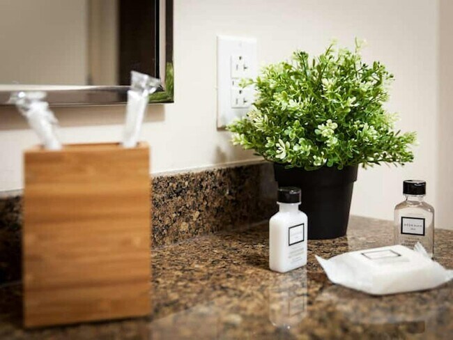 Building Photo - 2017 Chestnut St