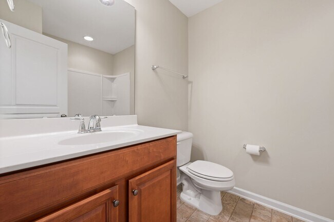 Building Photo - 3 Bedroom Townhouse in Braddock Park Community - Available May 8!