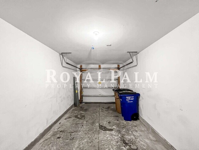 Building Photo - 4BR/2BA Duplex Living in Vistanna Villas + Washer & Dryer! — Space, Style, and Laundry Convenienc...