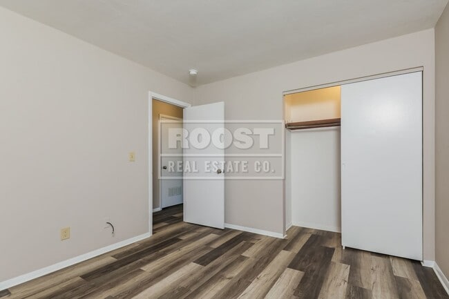 Building Photo - Two bedroom, one bathroom double in Springfield.