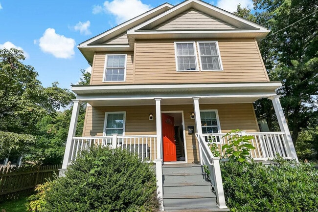 Building Photo - 9 S Walter Reed Dr