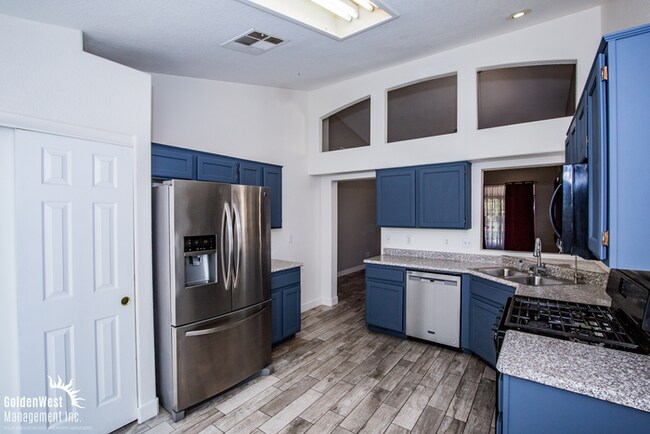 Building Photo - Beautifully Updated 3Bdm 2Ba Home near Sil...