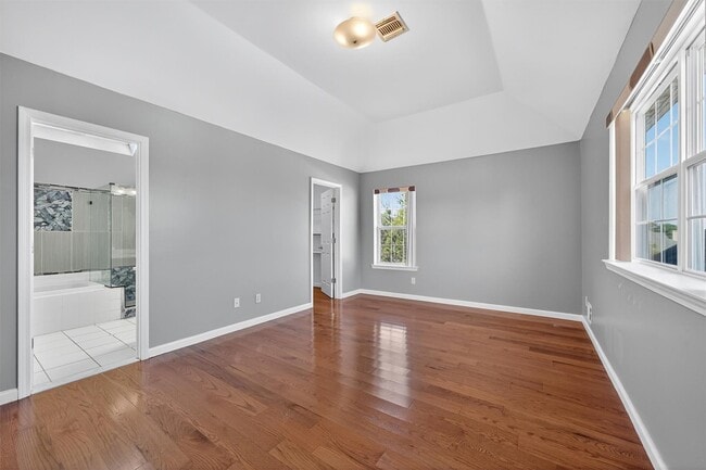 Building Photo - 5 Bridle Ct
