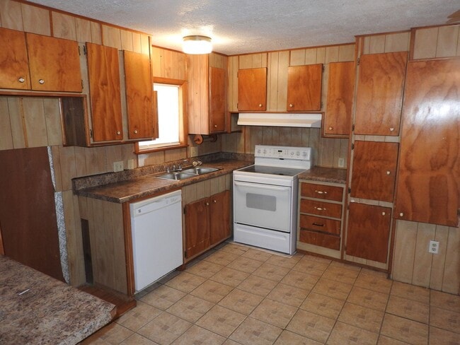 Building Photo - Corner Lot