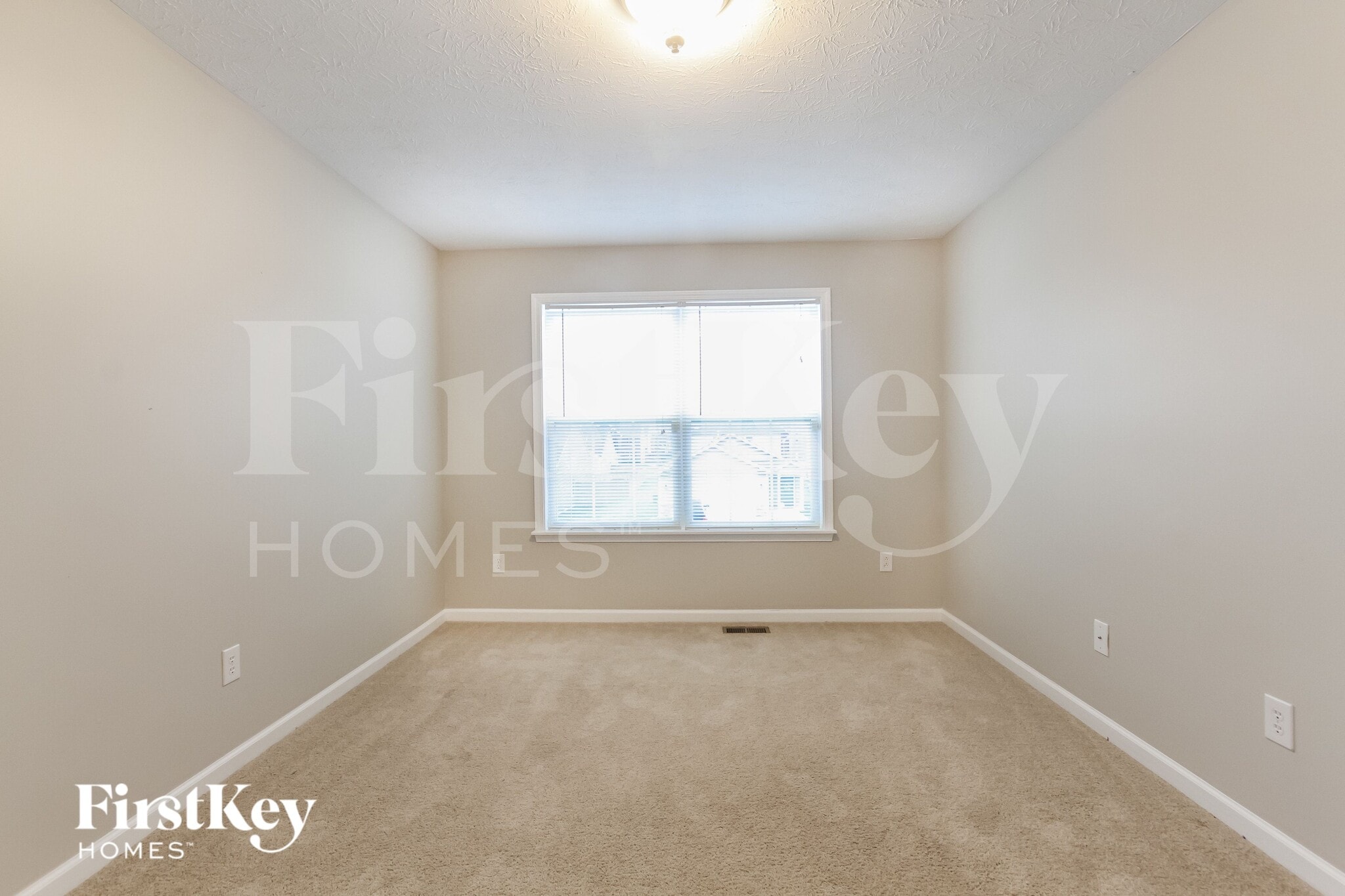 Building Photo - 5776 Bluff View Ln