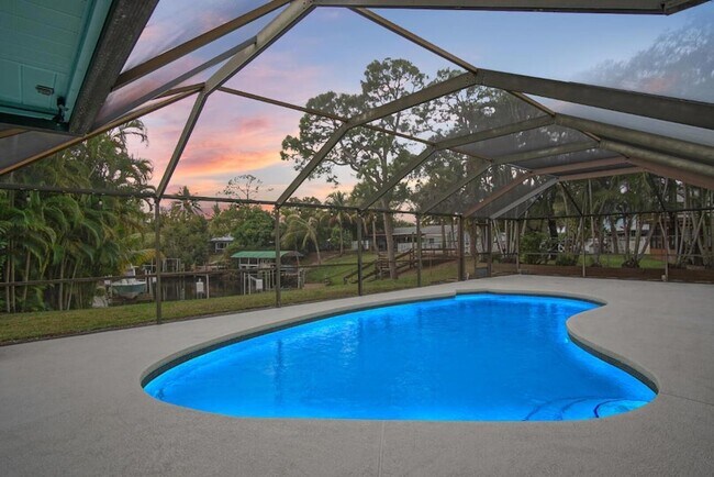 Building Photo - 1232 SW Knollwood Dr