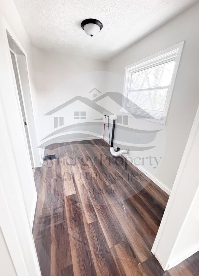 Building Photo - Madison Home