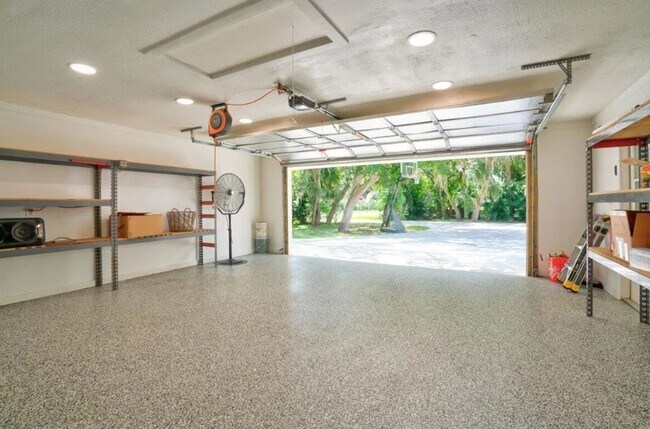 Building Photo - 3/2 POOL home in Harbor Estates Stuart--Lots of Parking!