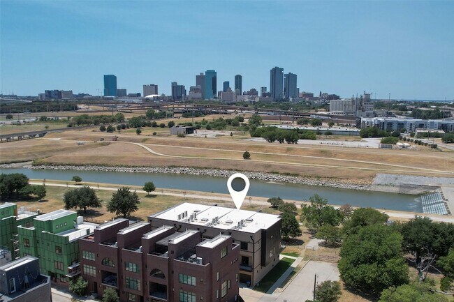 Building Photo - 404 Vista Buena Trl