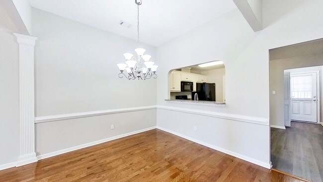 Building Photo - Beautiful Low Maintenance Executive Town Home Close to Gate 2 Fort Gordon