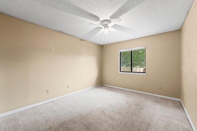 Building Photo - IDEAL LOCATION!