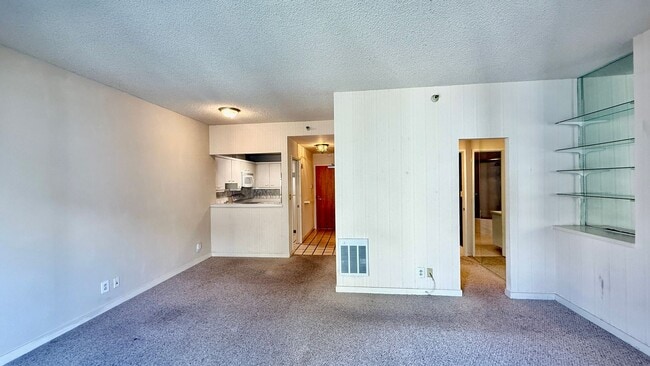 Building Photo - Comfortable Studio Living with Balcony, Parking & Storage at Daniel Burnham Court