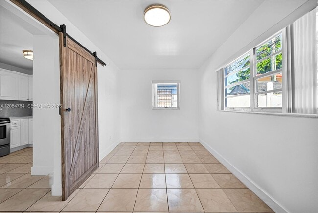 Building Photo - 3233 SW 25th St