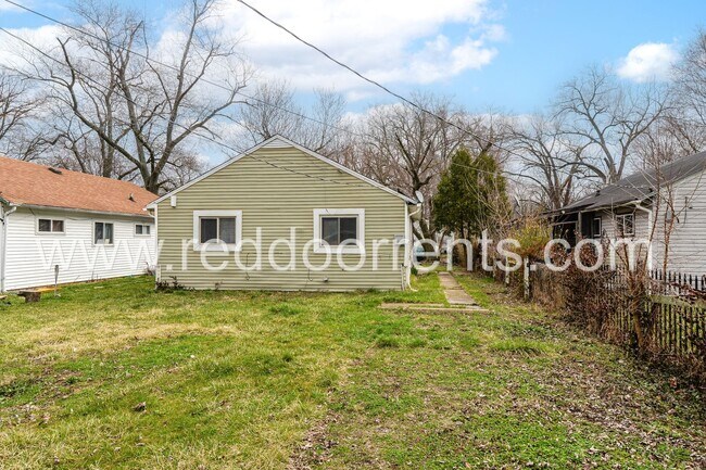 Building Photo - Coming soon! - Experience Urban Sophistica...