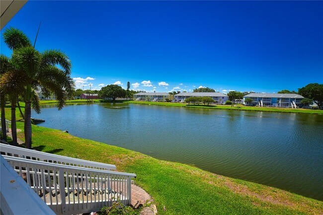 Building Photo - 204 Pompano Dr SE