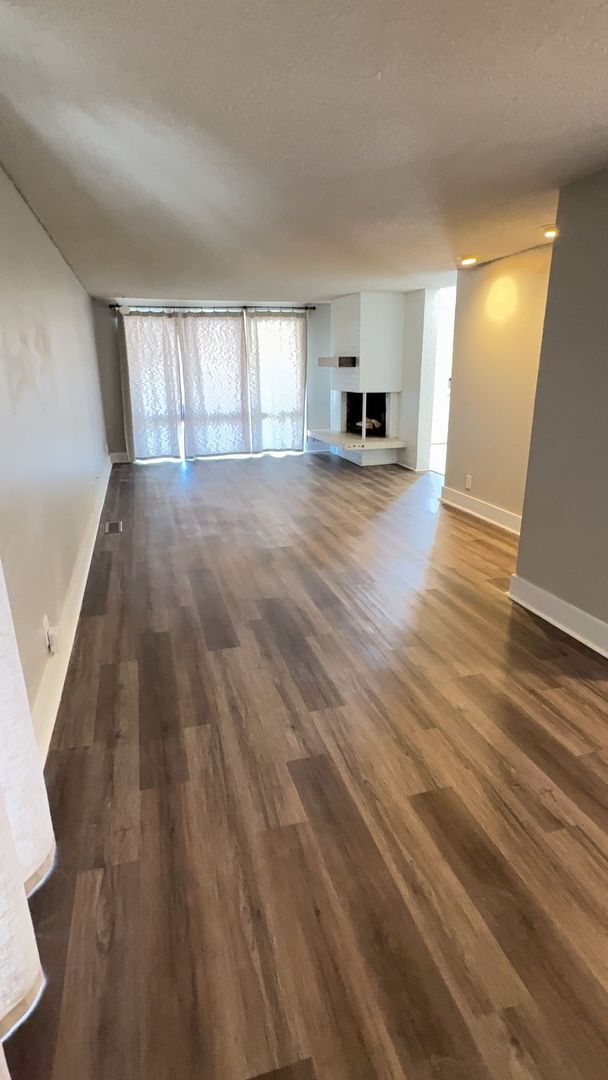 Building Photo - COTTONWOOD HEIGHTS 4 bed 3 bath family home