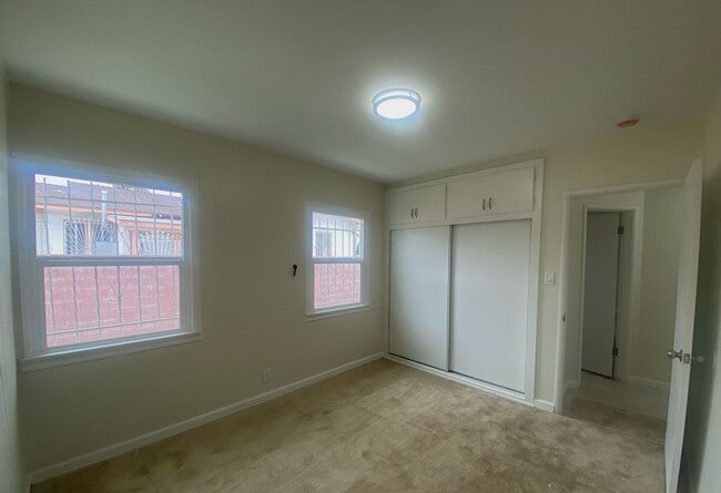 Building Photo - Charming 3 BR 2 BA Home in Compton with HU...