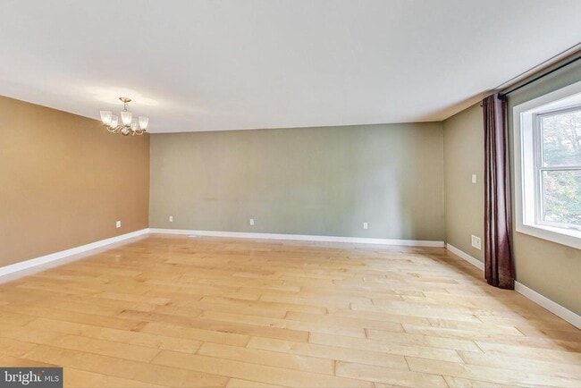 Building Photo - 412 Walnut Dr
