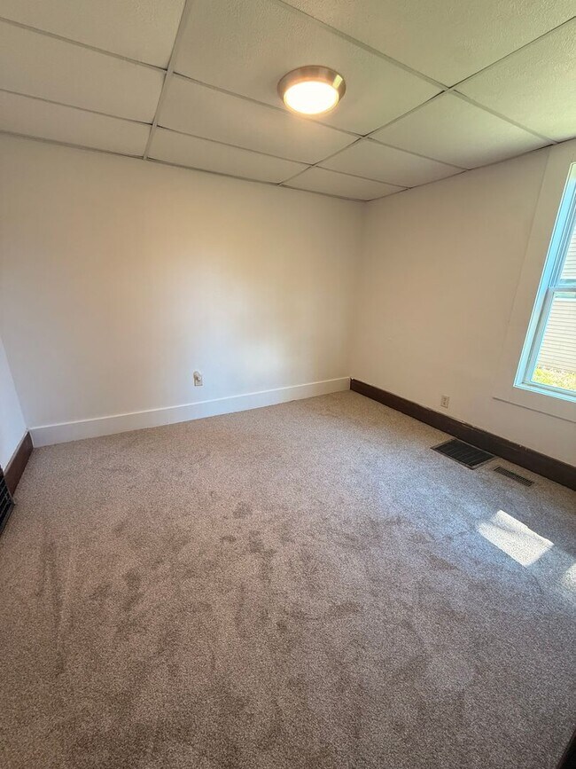 Building Photo - 2 bed 1 bath House for rent!
