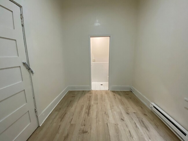 Building Photo - Private Room w/ Bath in Centrally Located,...