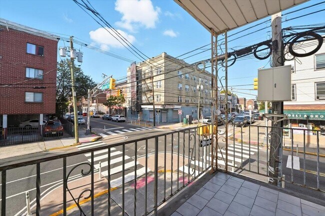 Building Photo - 56 POPLAR St