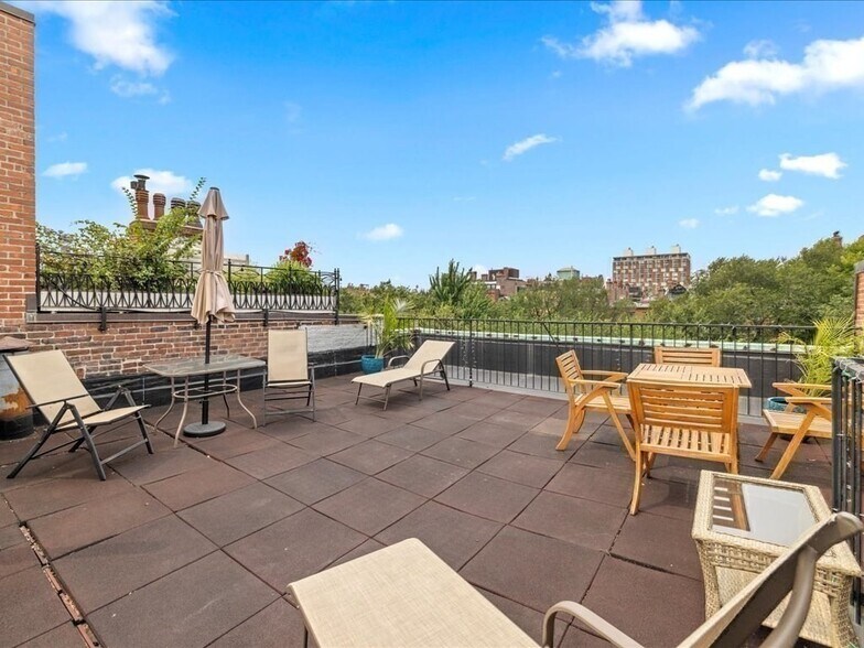 Building Photo - 228 Commonwealth Ave