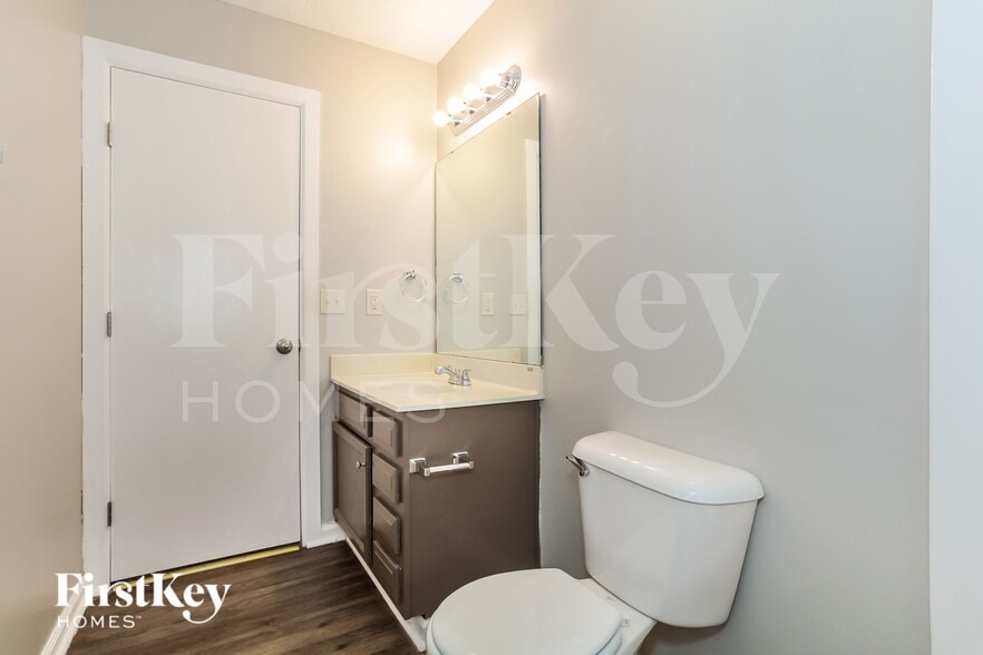 Building Photo - 5712 Clemens Dr