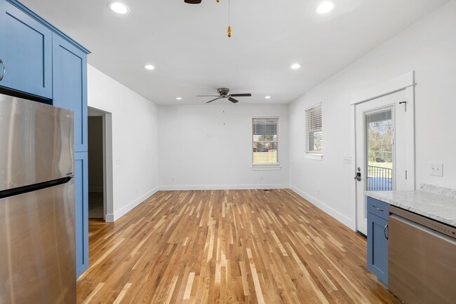 Building Photo - 2104 Jade Dr