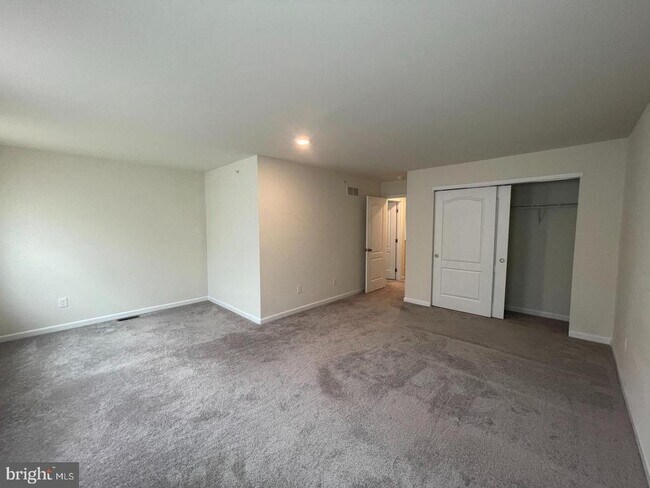 Building Photo - 516 Gray Feather Way