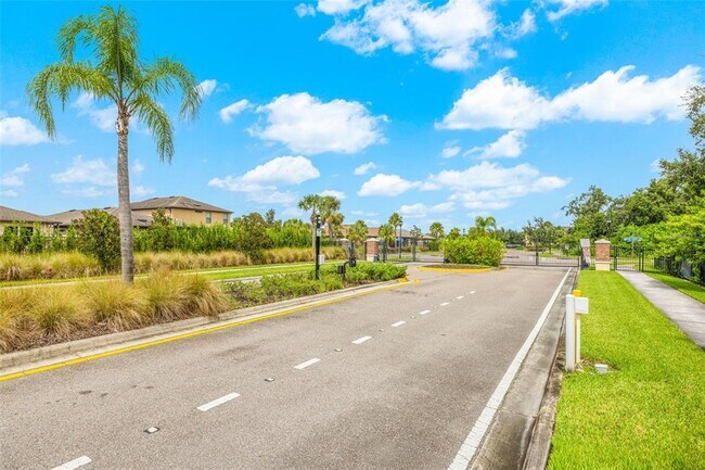 Building Photo - 9210 Hillcroft Dr