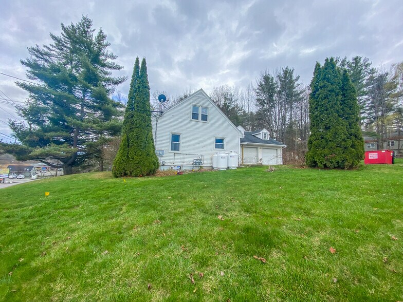 Building Photo - 576 Maine Ave