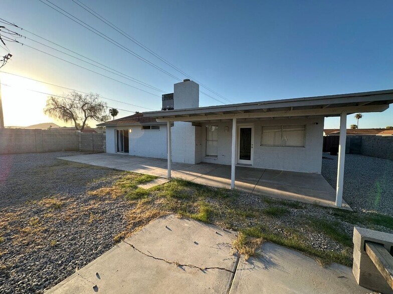 Building Photo - 3502 W Willow Ave