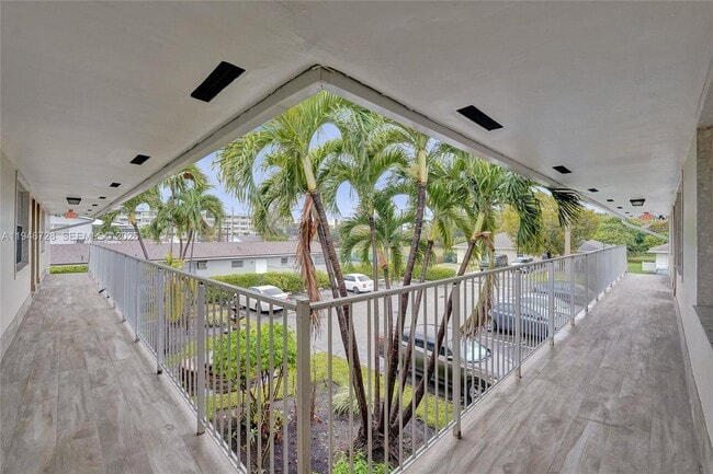 Building Photo - 111 SE 4th Ave