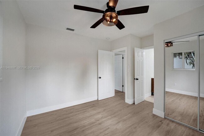 Building Photo - 21021 NE 13th Pl