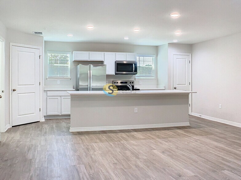 Building Photo - 3821 SW 43rd Ct