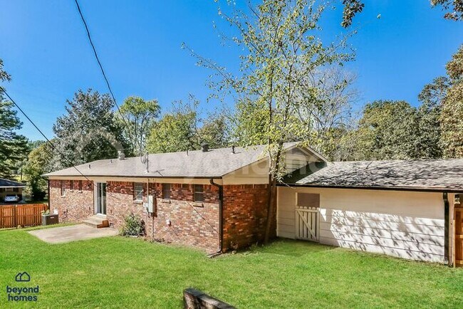 Building Photo - Amazing Renovated 4 BR 3 BA Home -- Move-In Ready!