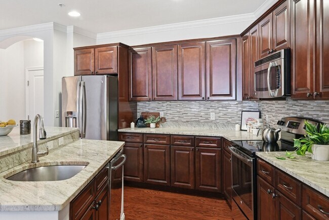 Building Photo - 855 Main St